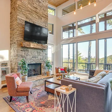 Modern Mtn Cabin With Deck And Views In Blue Ridge!